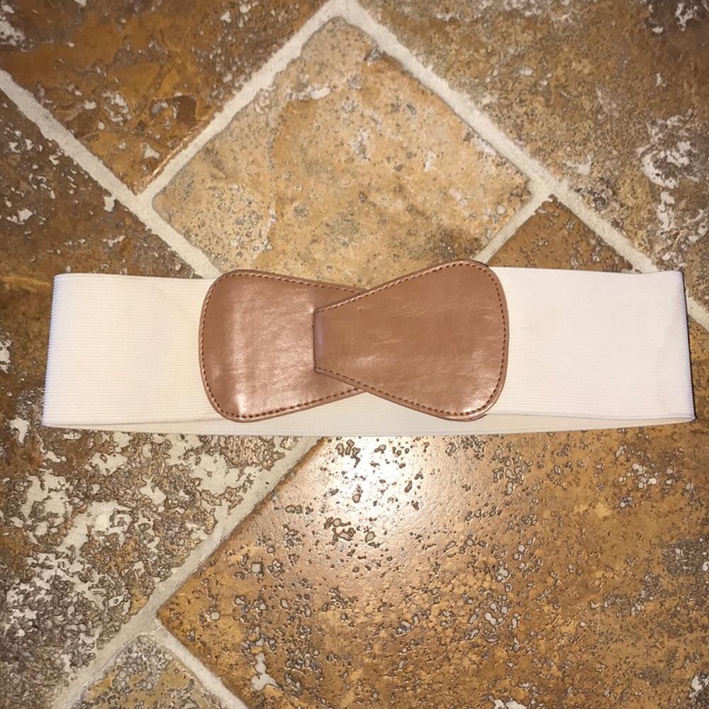 Cream elastic belt with leather front closure